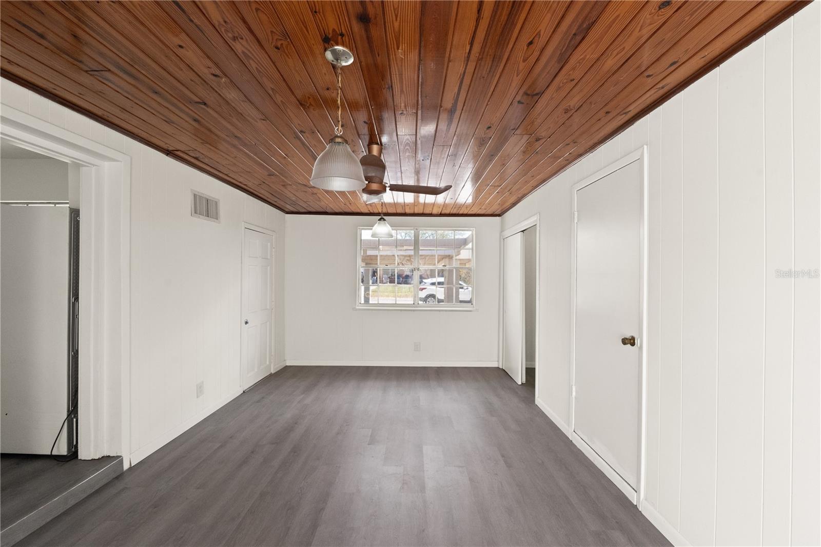 PINE CREST VILLA ADD 5 - Residential