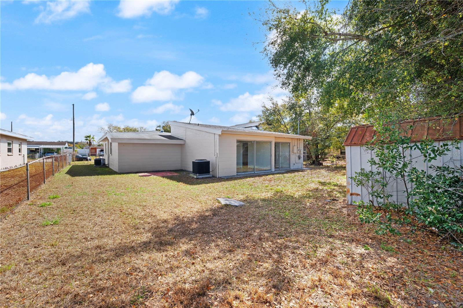 PINE CREST VILLA ADD 5 - Residential