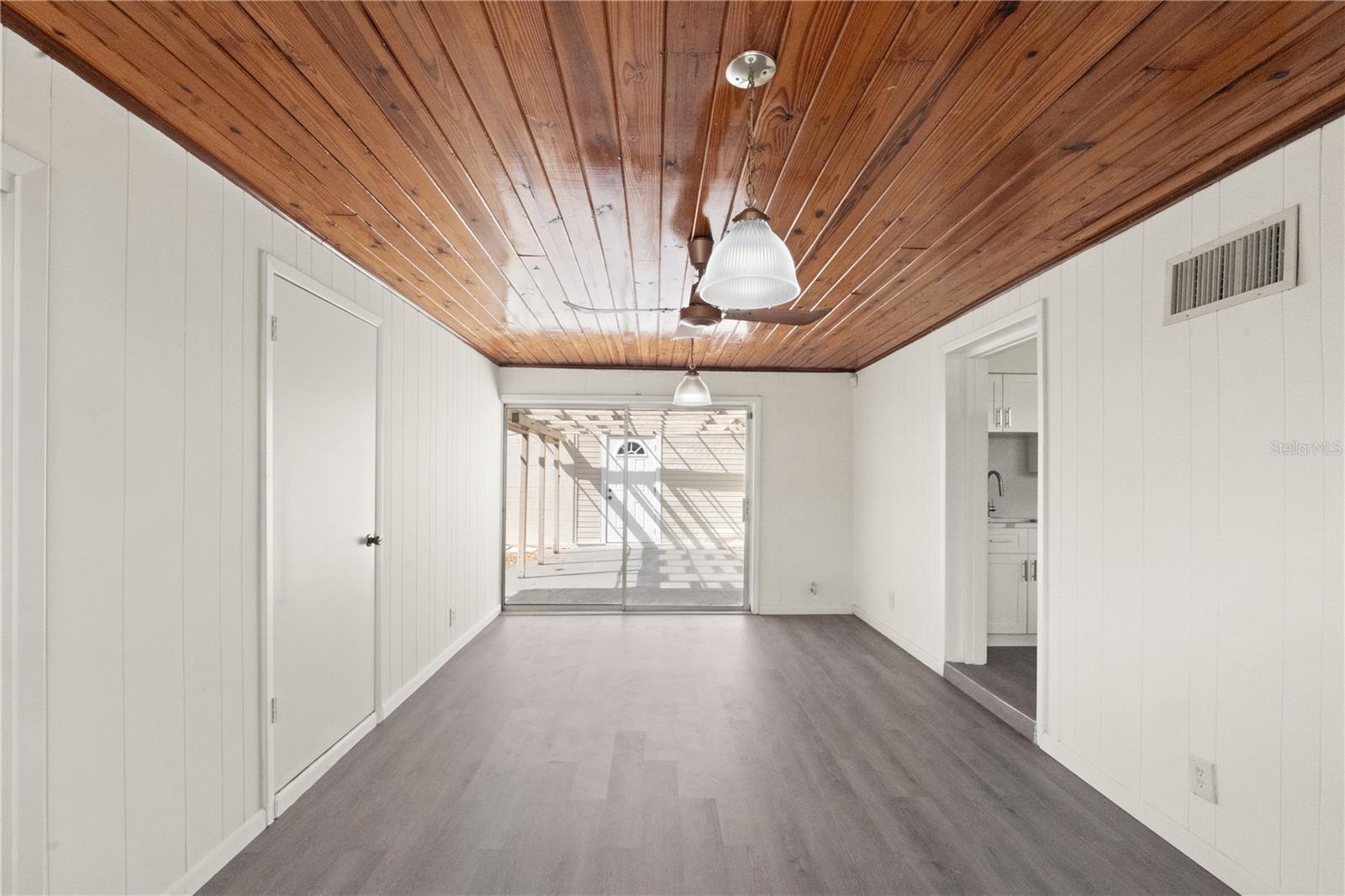 PINE CREST VILLA ADD 5 - Residential