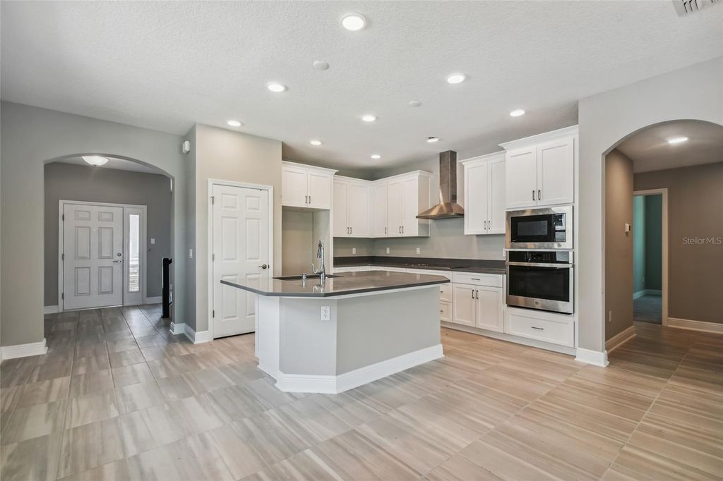 Photo of 7292 NOTCHED PINE BEND, WESLEY CHAPEL, FL 33545 (MLS # T3426012)