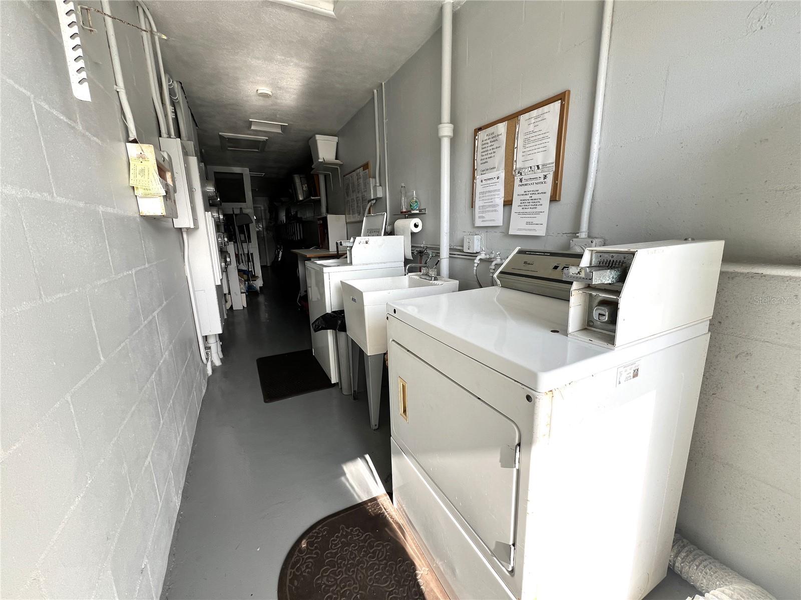 CAPRI ISLE GARDEN APTS 1 REPLAT CONDO - Residential Lease