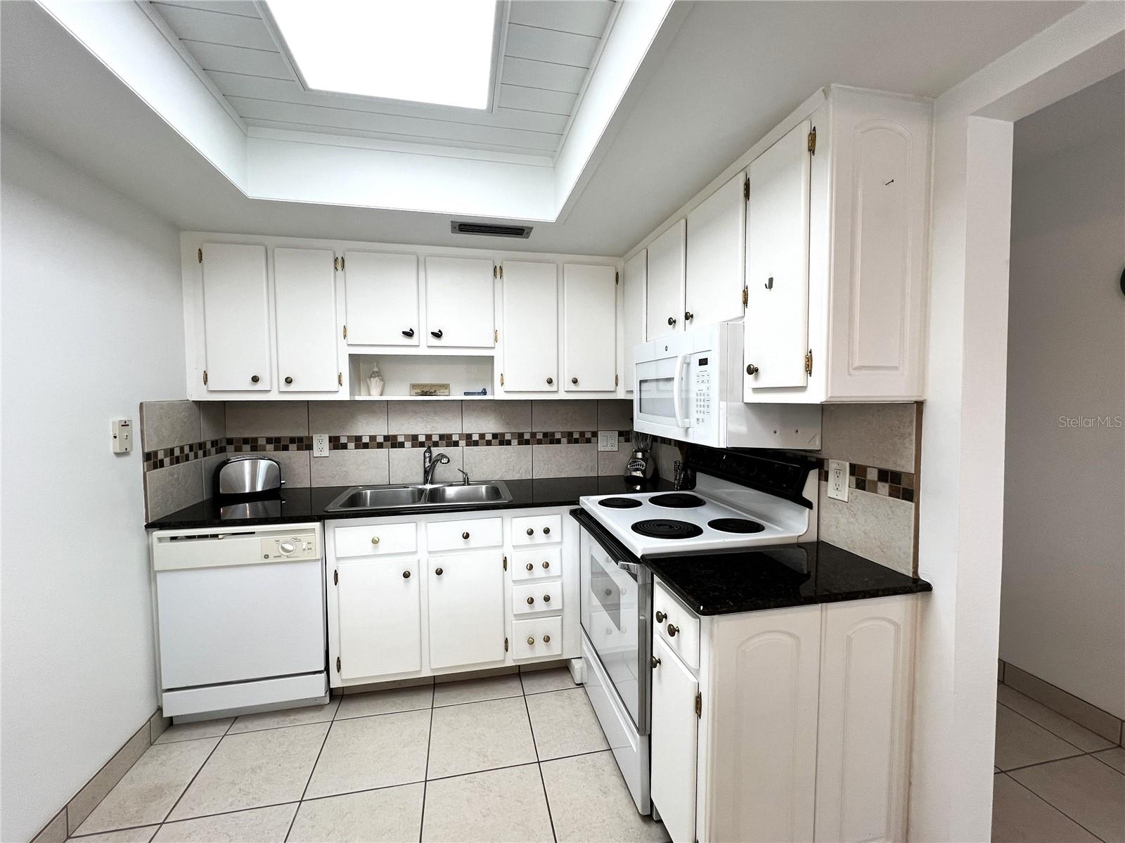 CAPRI ISLE GARDEN APTS 1 REPLAT CONDO - Residential Lease