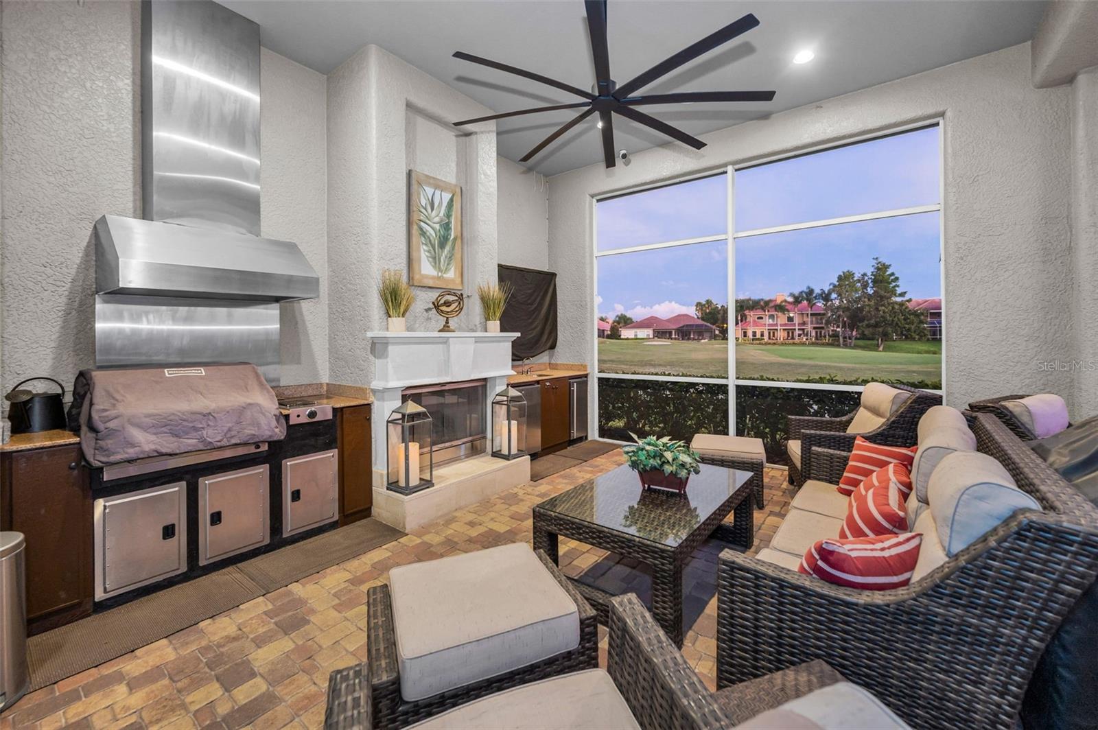 CHAMPIONS CLUB - Residential