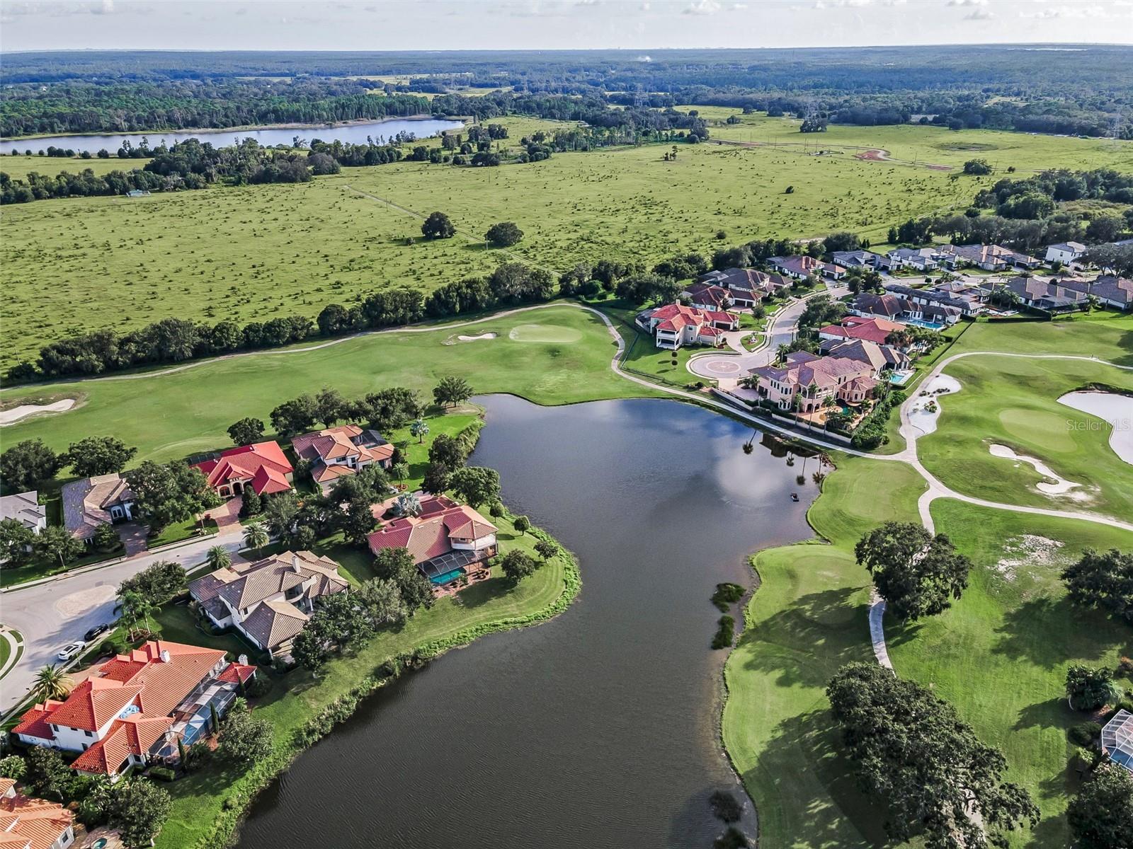CHAMPIONS CLUB - Residential