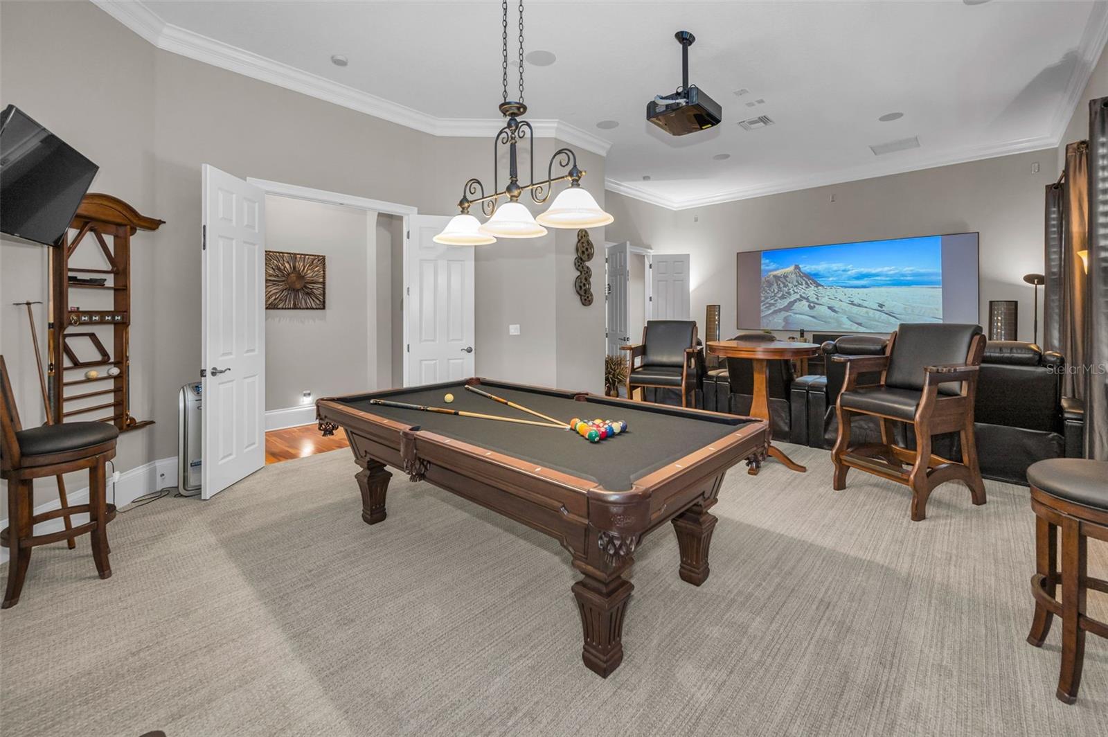 CHAMPIONS CLUB - Residential