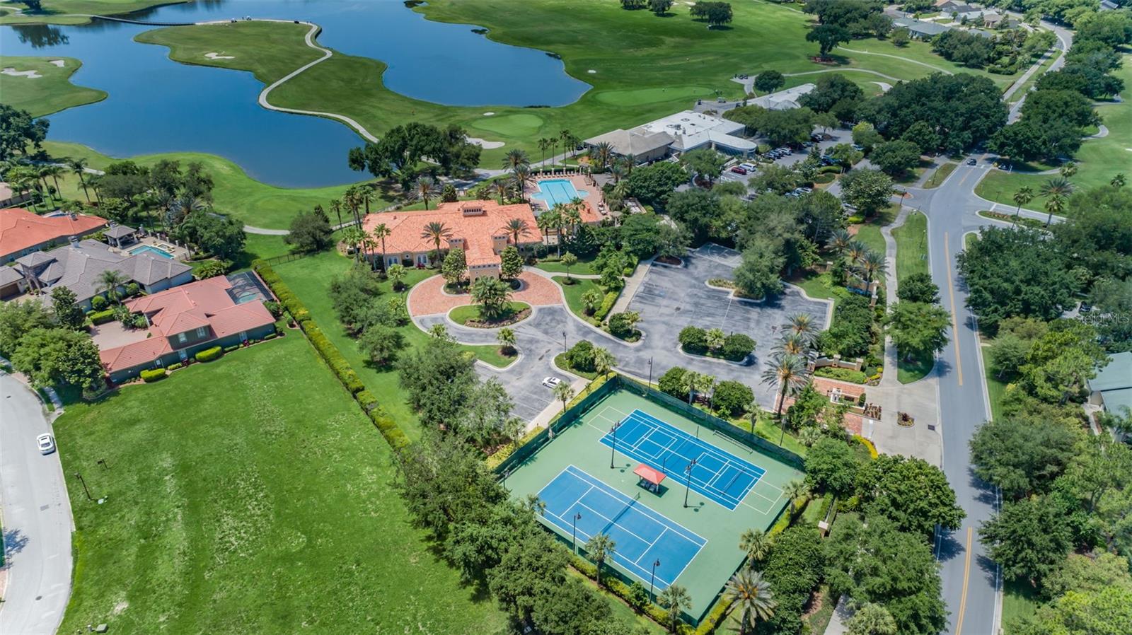 CHAMPIONS CLUB - Residential