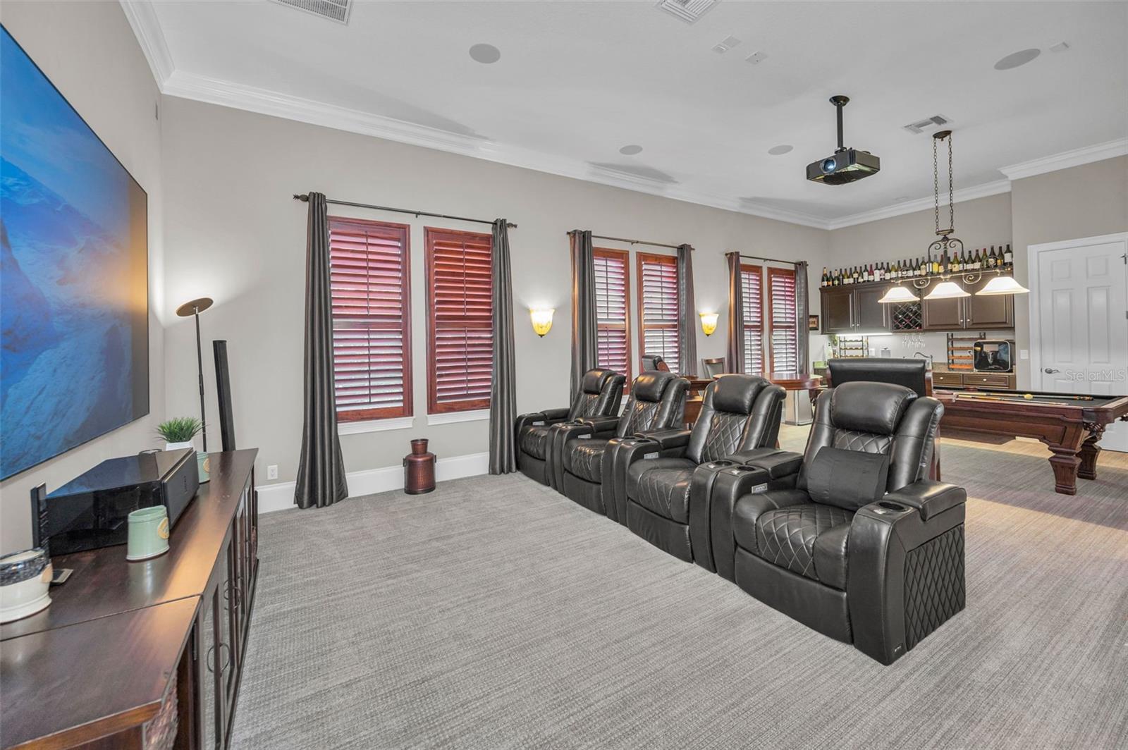 CHAMPIONS CLUB - Residential