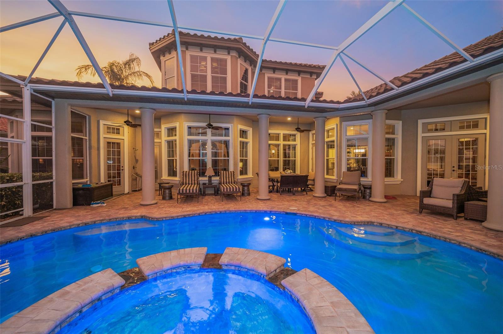 CHAMPIONS CLUB - Residential