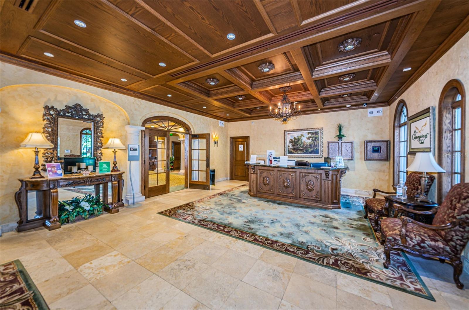 CHAMPIONS CLUB - Residential