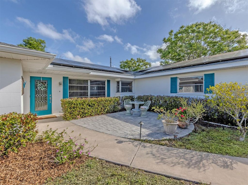 Photo of 1261 Lakeside Drive, Venice, FL 34293 (MLS # N6143560)
