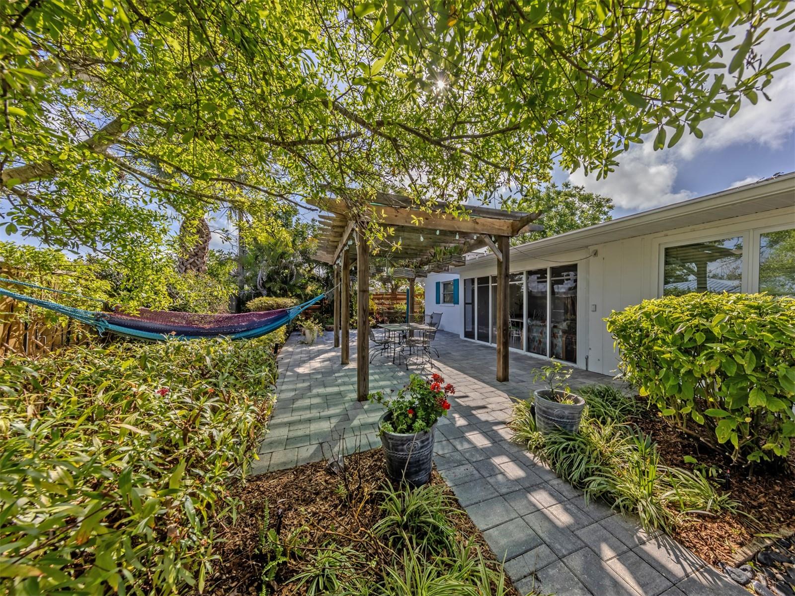 VENICE GARDENS - Residential