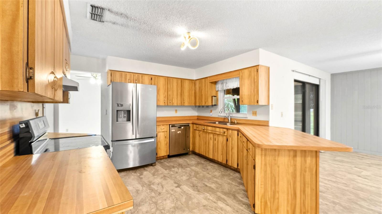 LAKE BERNADETTE - Residential