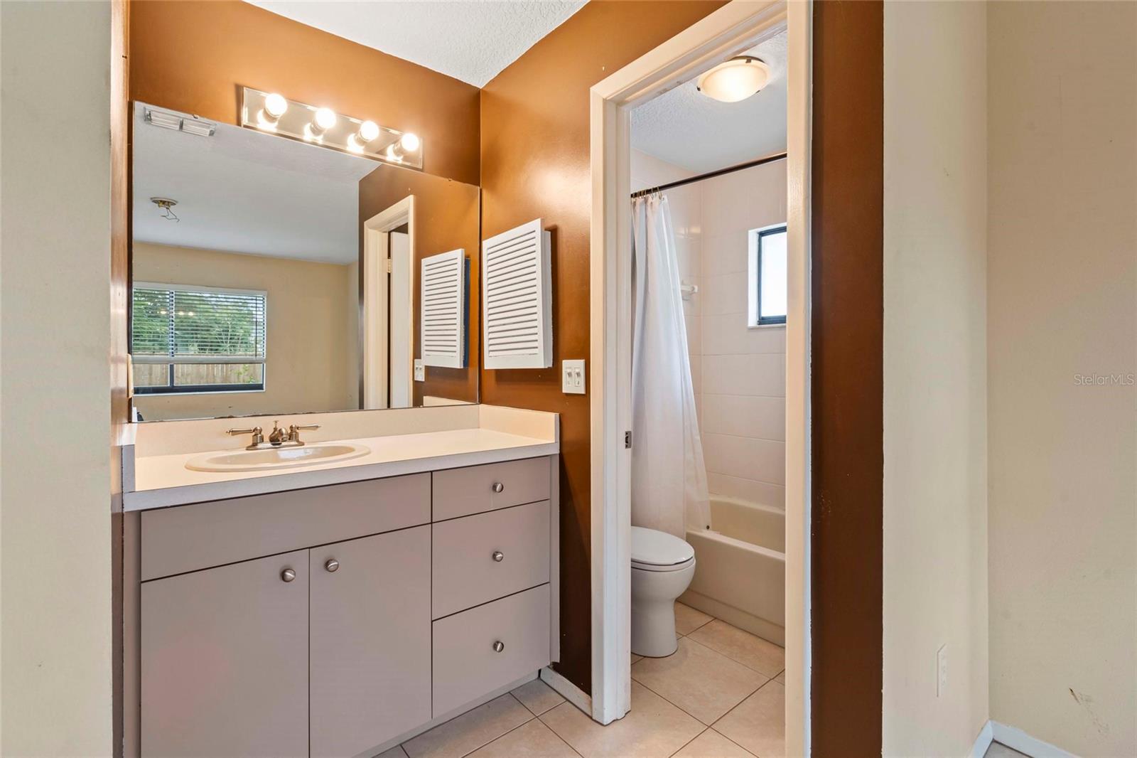 COUNTRY PLACE WEST UNIT II - Residential