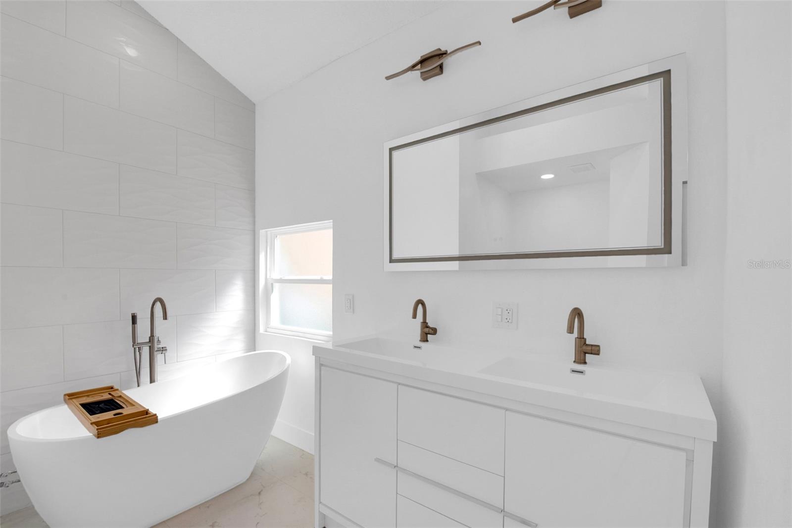 REMINGTON OAKS AT THE CROSSINGS - Residential