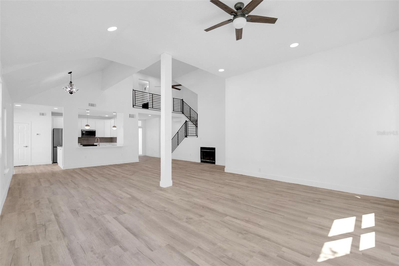 REMINGTON OAKS AT THE CROSSINGS - Residential