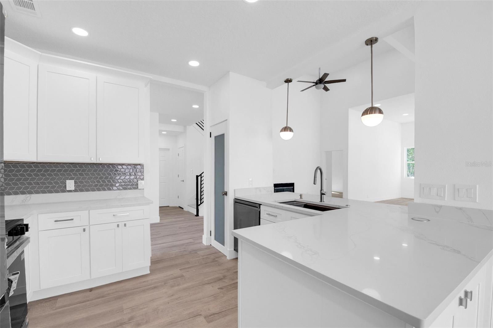 REMINGTON OAKS AT THE CROSSINGS - Residential