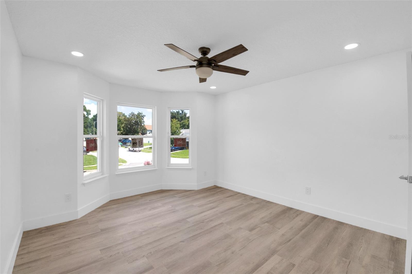 REMINGTON OAKS AT THE CROSSINGS - Residential