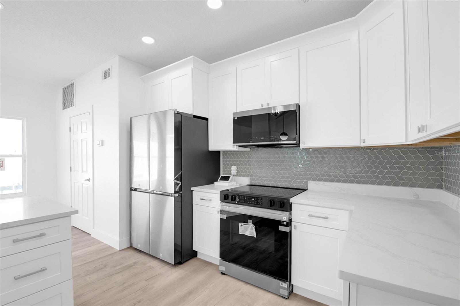 649 REMINGTON OAK DRIVE