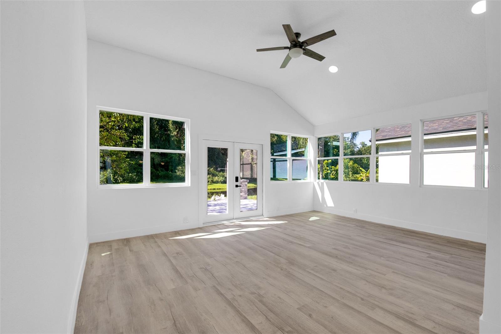 REMINGTON OAKS AT THE CROSSINGS - Residential