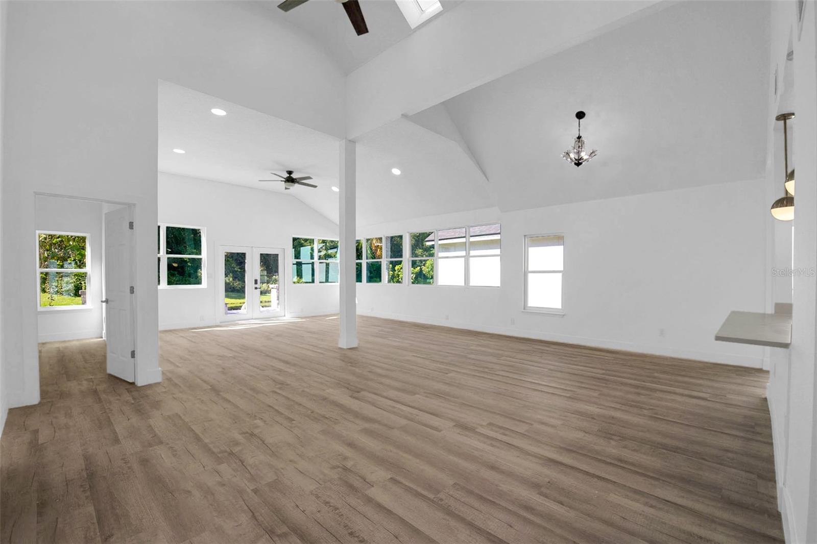 REMINGTON OAKS AT THE CROSSINGS - Residential