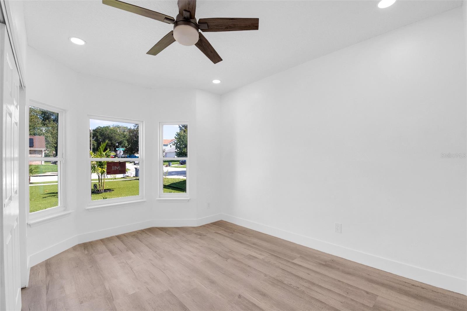 REMINGTON OAKS AT THE CROSSINGS - Residential