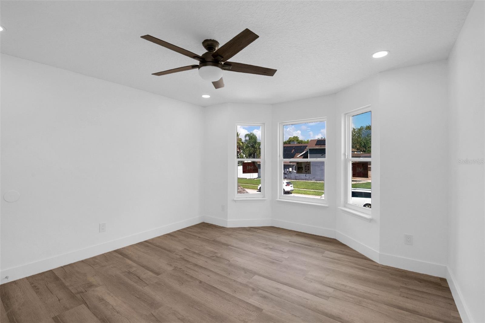 REMINGTON OAKS AT THE CROSSINGS - Residential