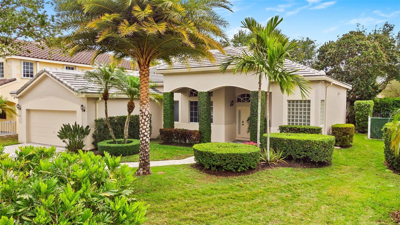 821 CRESTVIEW CIRCLE