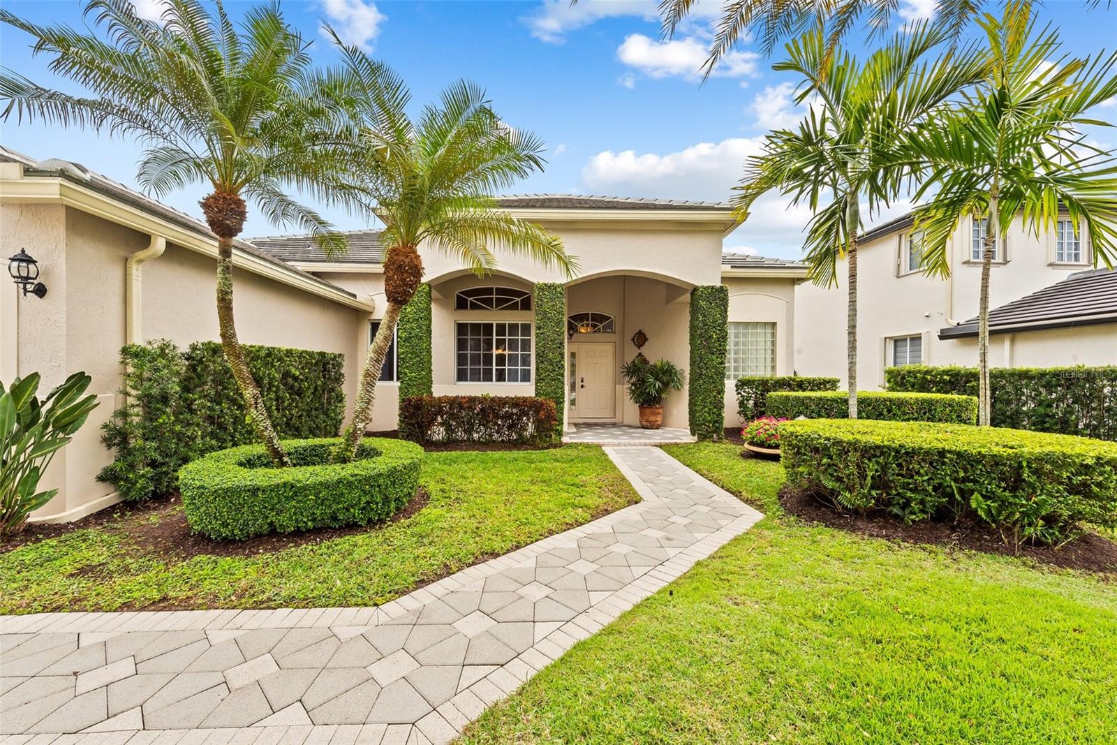 821 CRESTVIEW CIRCLE