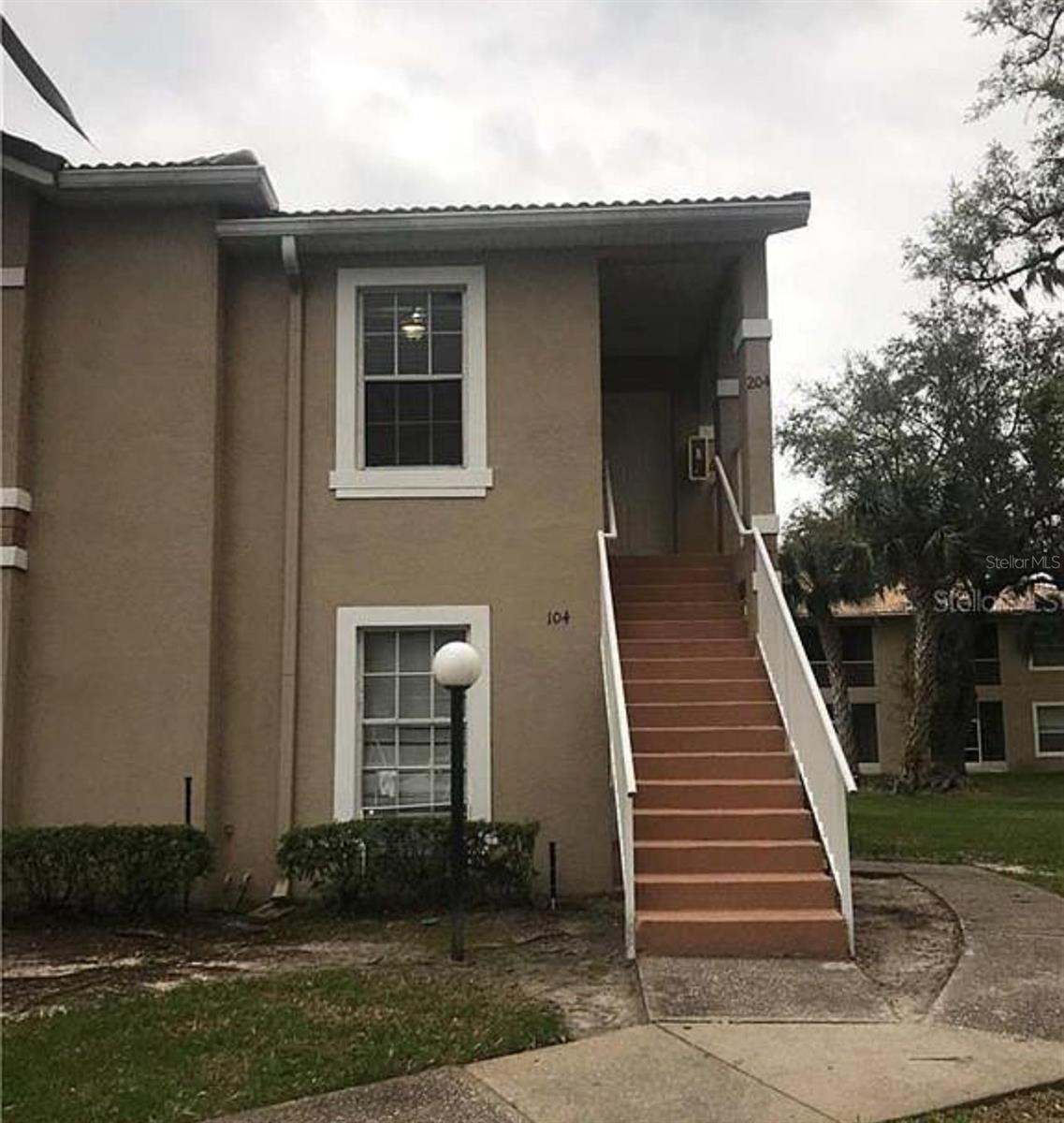 Beautiful condo with 3 bed ,2 bath on the second floor end unit amazing The Oaks In Kissimmee. The condo has private entrance, large open living/dinning space with open area to the kitchen. Screened lanai with view of beautiful oak trees and Spanish moss. Storage area on the lanai.Gated community on the Oaks Golf Course. This community has many amenities including pool and cabana, tennis and basketball courts, public golf course w/clubhouse & snack bar. Convenient located close to John Young Parkway for an easy commute, and a short ride to shops, restaurants and schools, Disney and Universal.