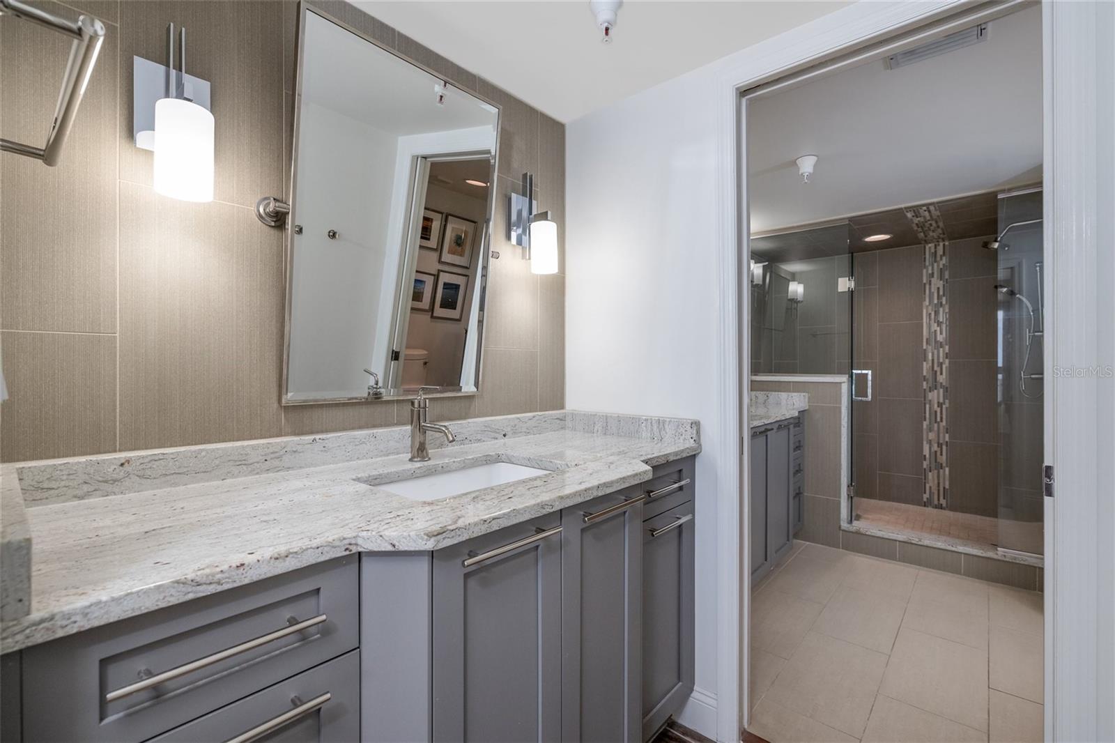 SHERWIN CONDO - Residential