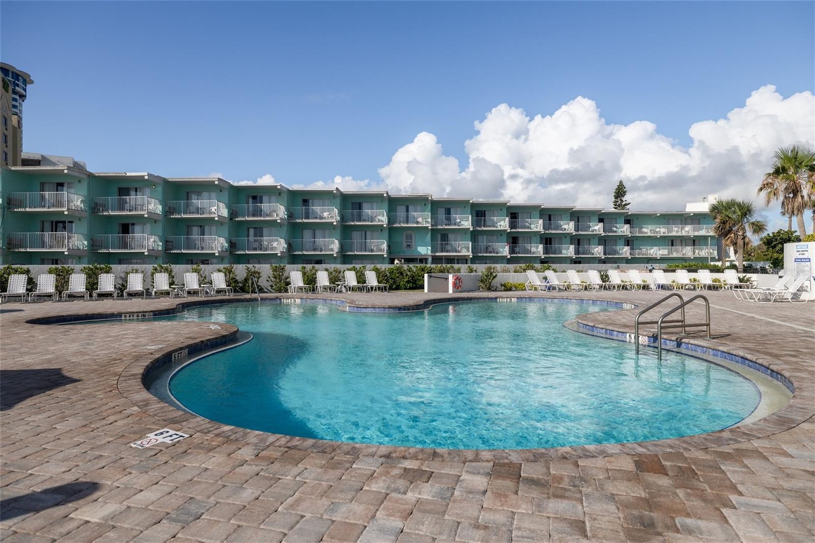 SHERWIN CONDO - Residential