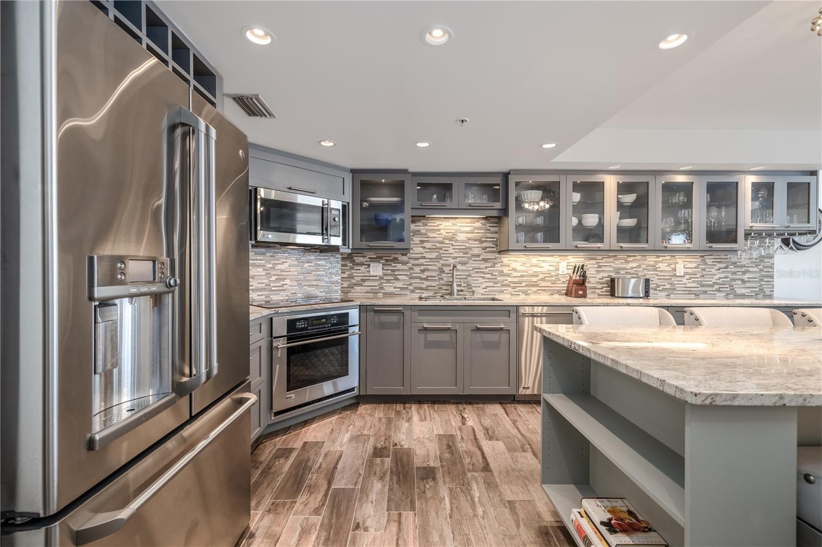 SHERWIN CONDO - Residential