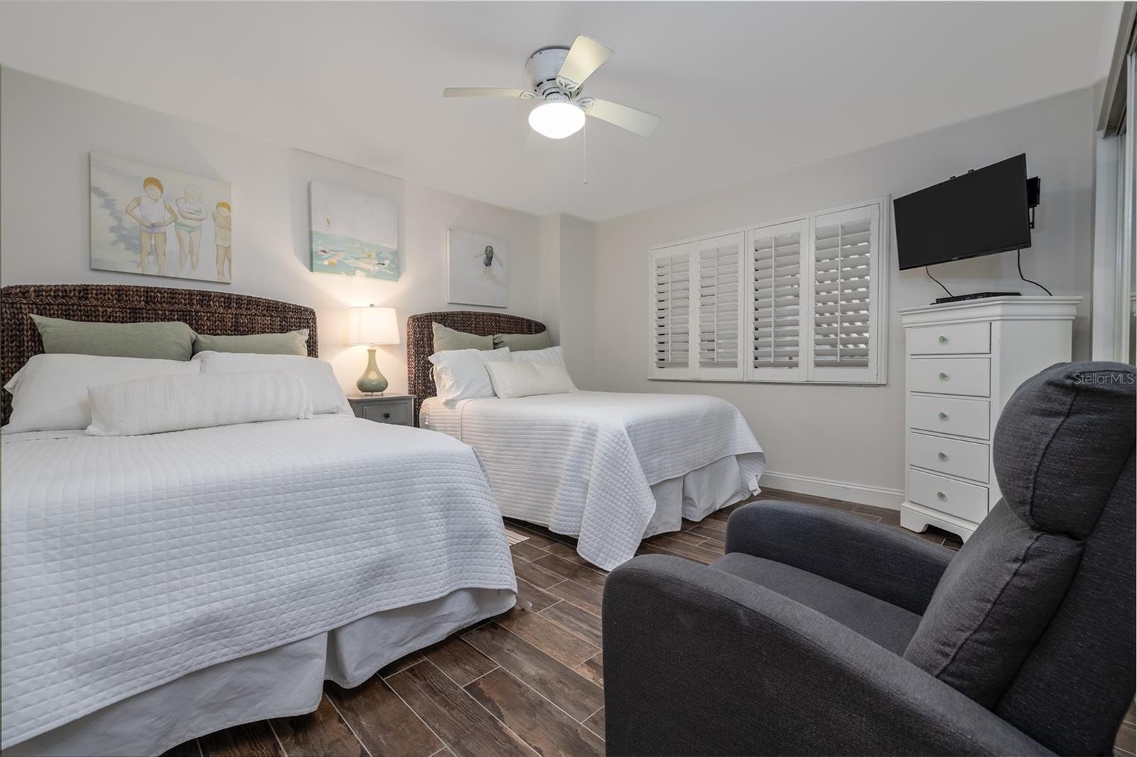 SHERWIN CONDO - Residential