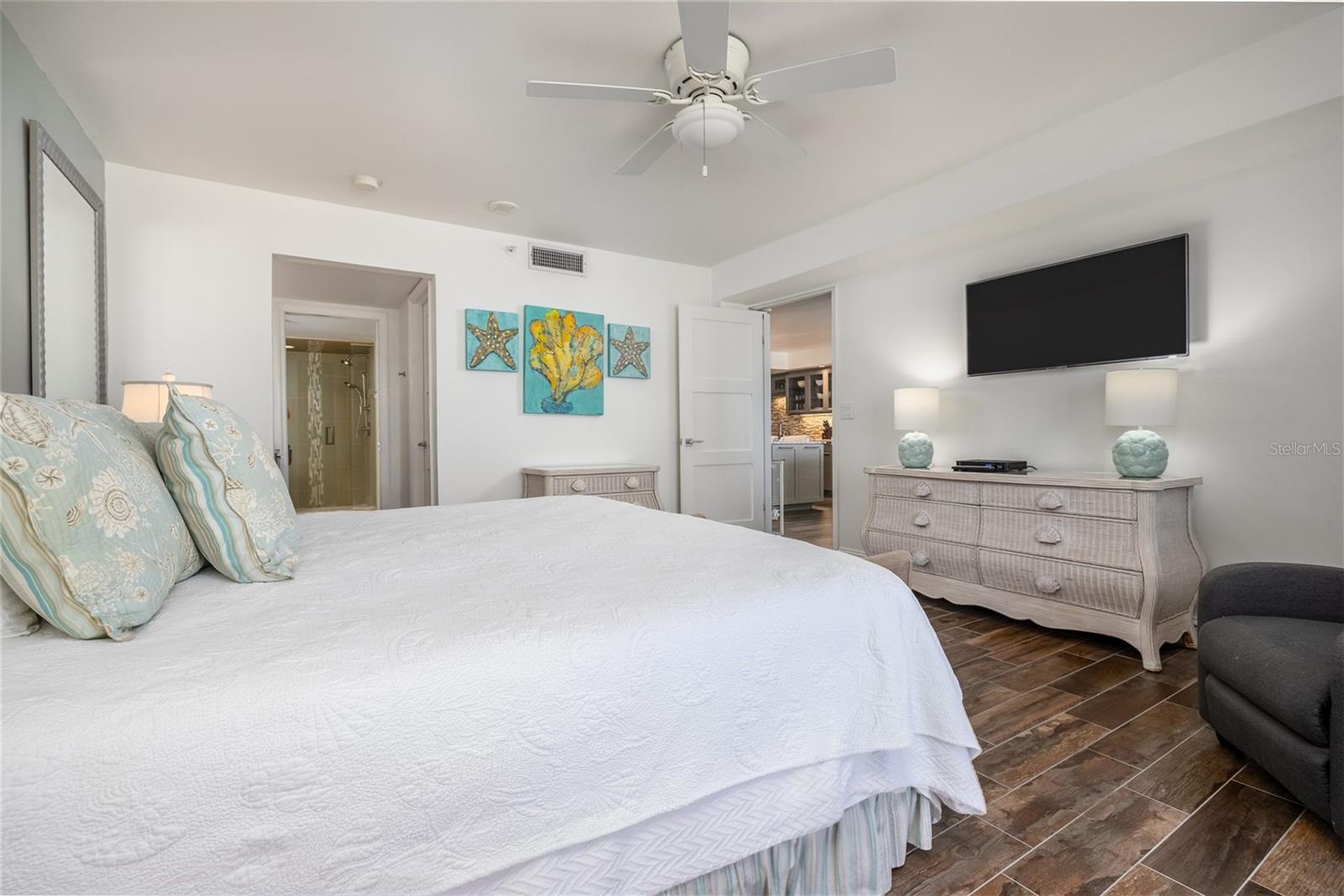 SHERWIN CONDO - Residential