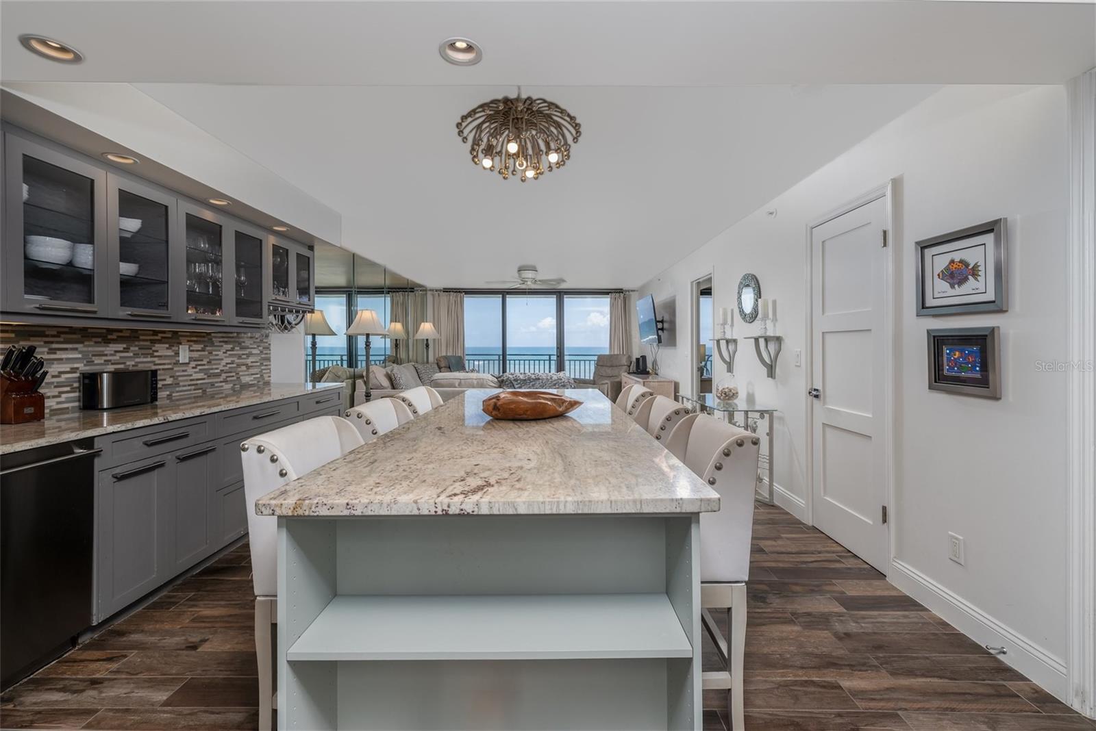SHERWIN CONDO - Residential
