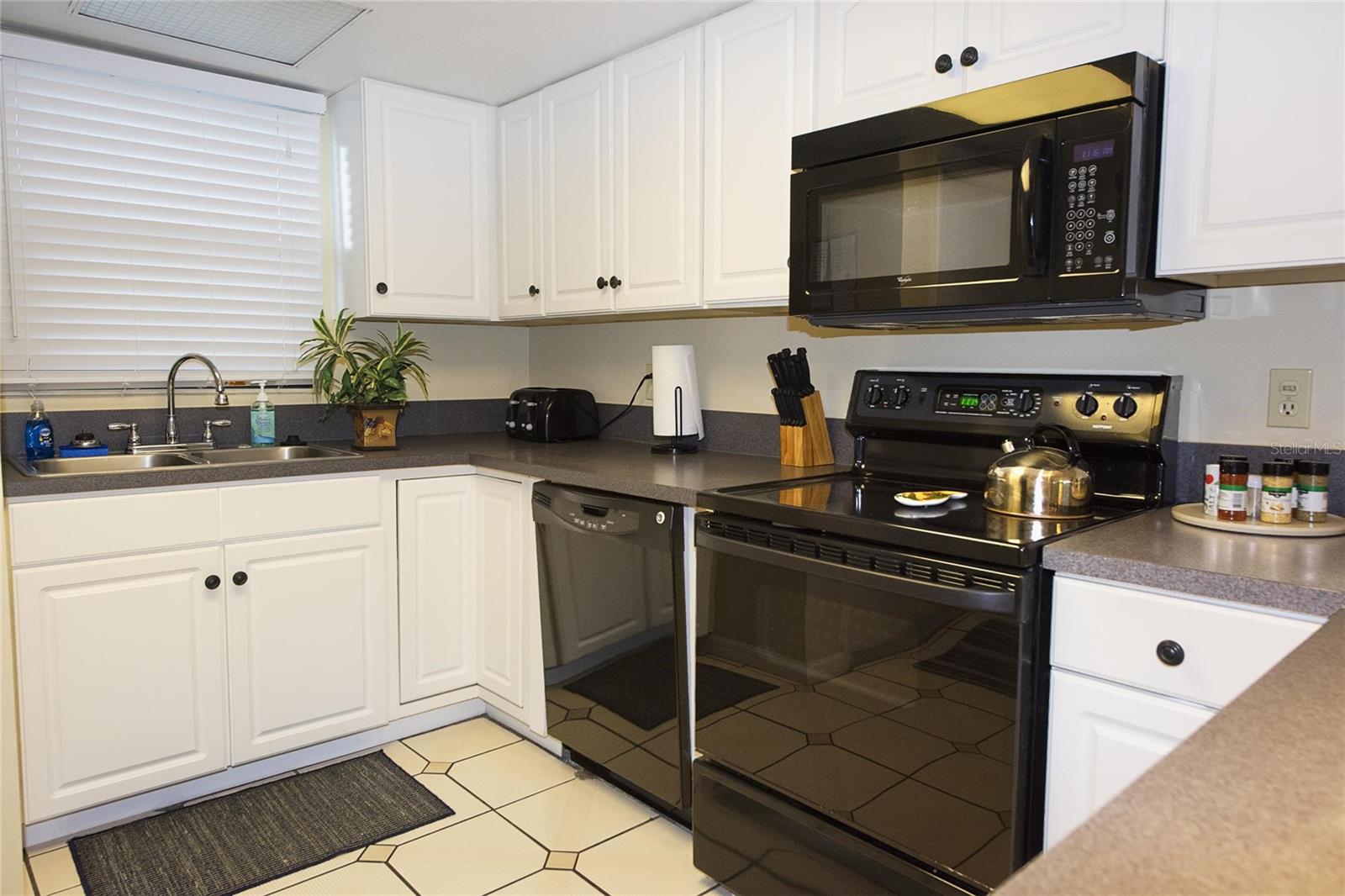 OCEAN REEF VILLAS - Residential Lease