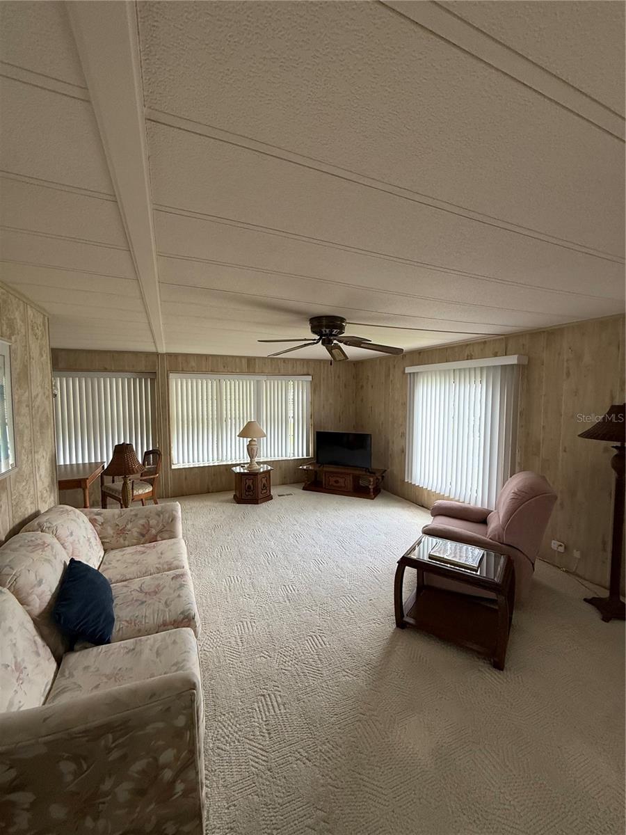 FLORAL LAKES - Residential