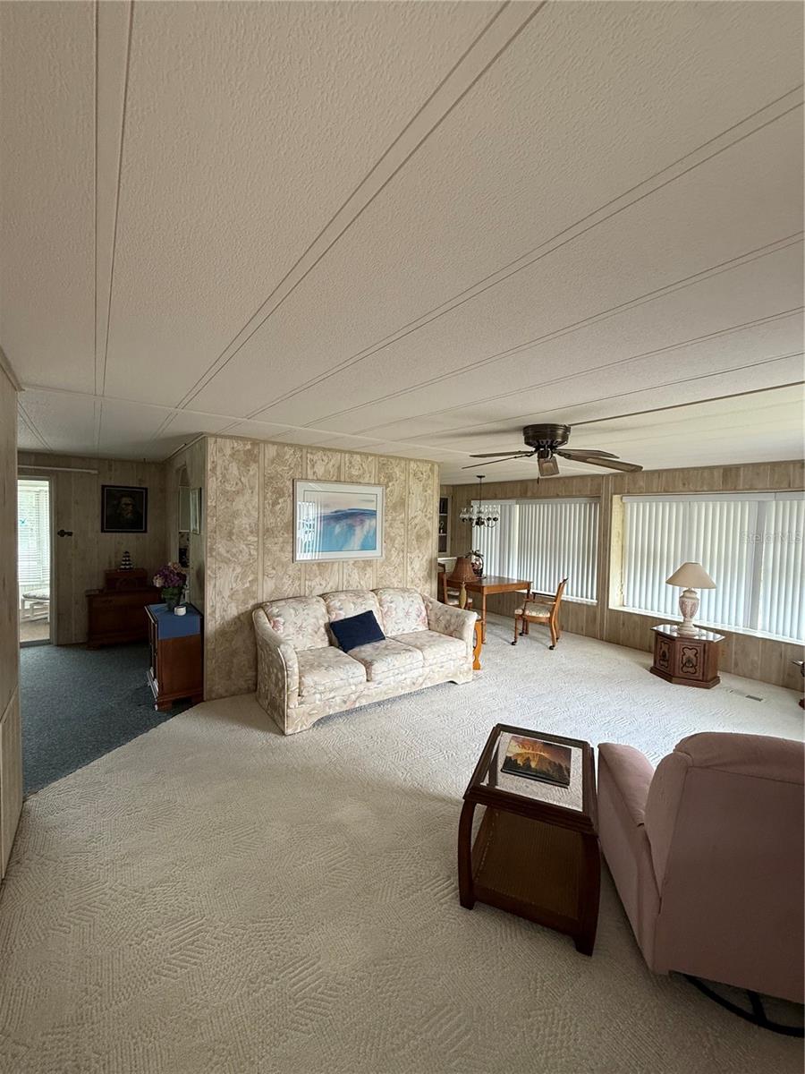 FLORAL LAKES - Residential