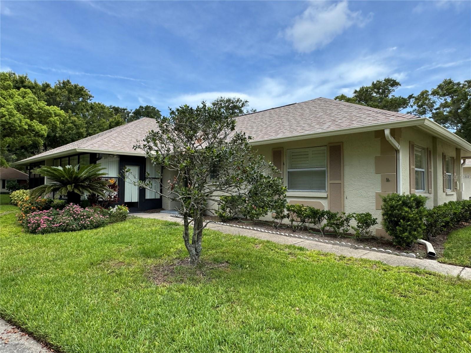 Beautiful condo in Dunedin. Close to restaurants, Pinellas County Trail, Beaches, Airport and more. 2 bedroom, 1.5 baths, 1 car garage. 2 community Pools one heated, Club house heated and Air conditioned, Pickle Ball, Tennis and walking trail nearby. This is an excellent community to live in.
