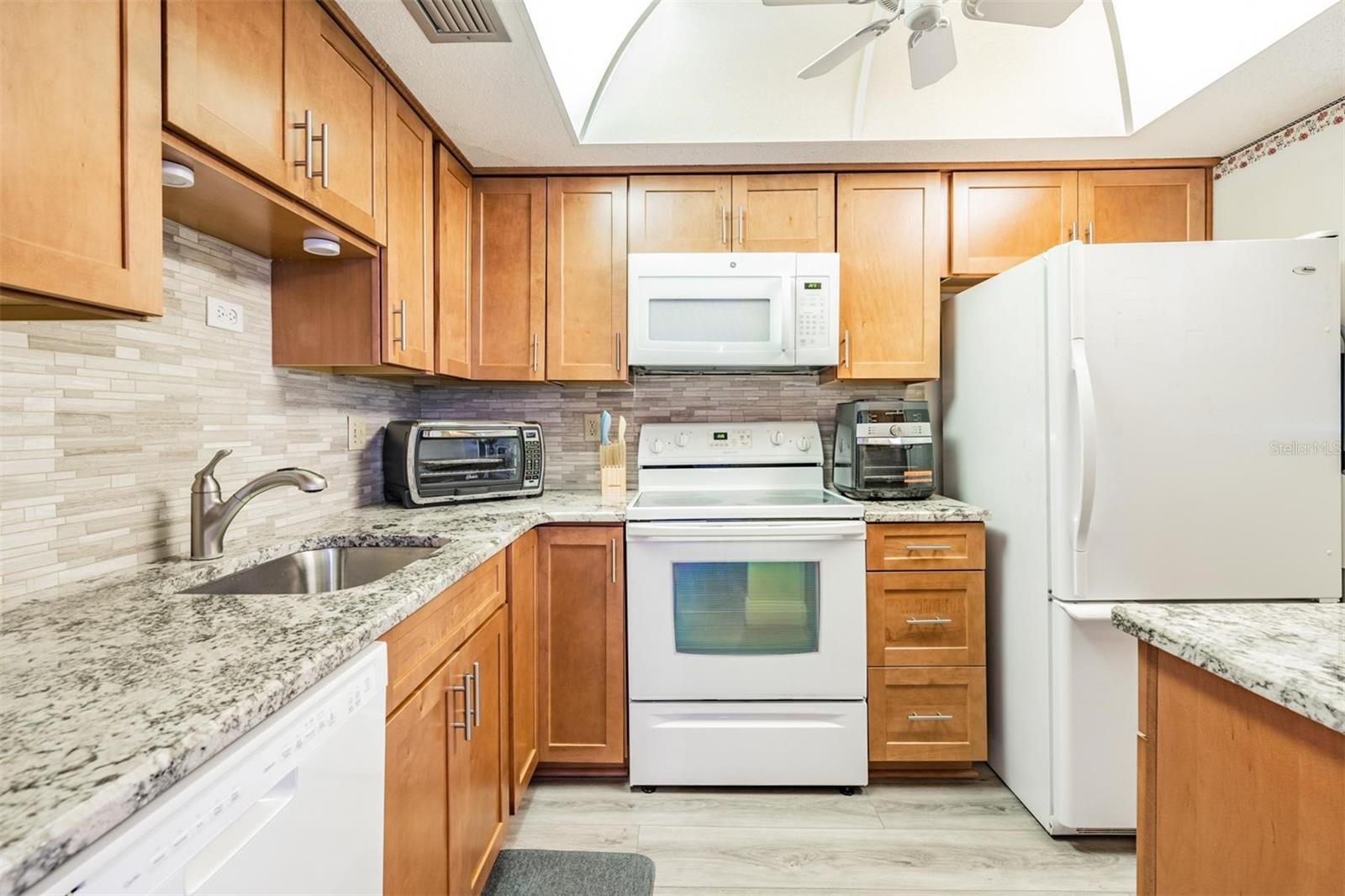2700 BAYSHORE BOULEVARD 6210