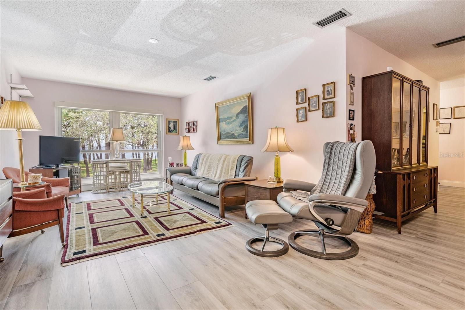 2700 BAYSHORE BOULEVARD 6210