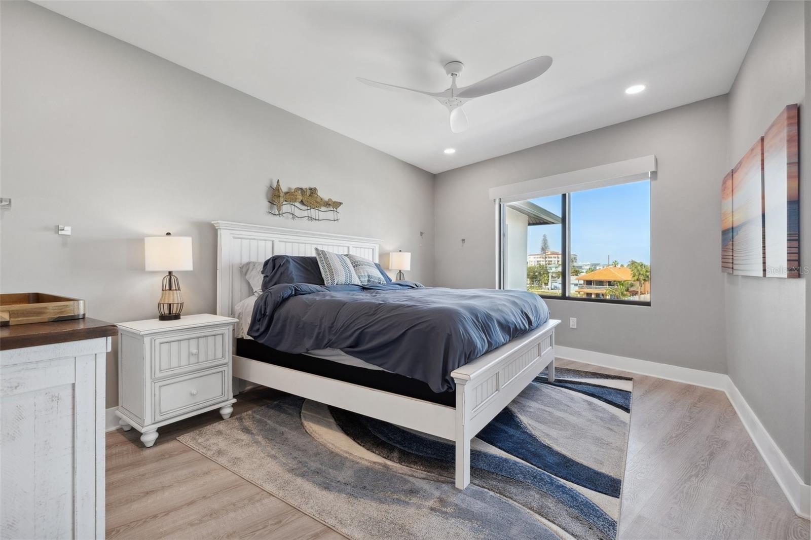 GRIFFITH CAPRI ISLE CONDO - Residential