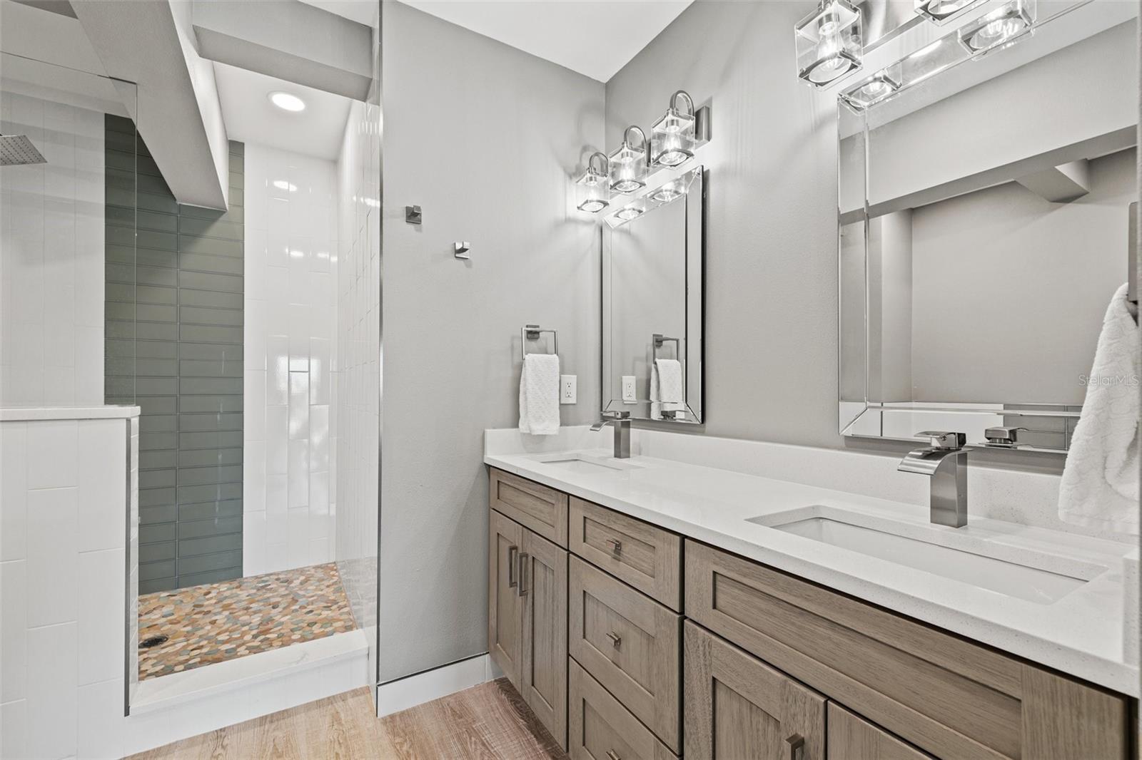 GRIFFITH CAPRI ISLE CONDO - Residential