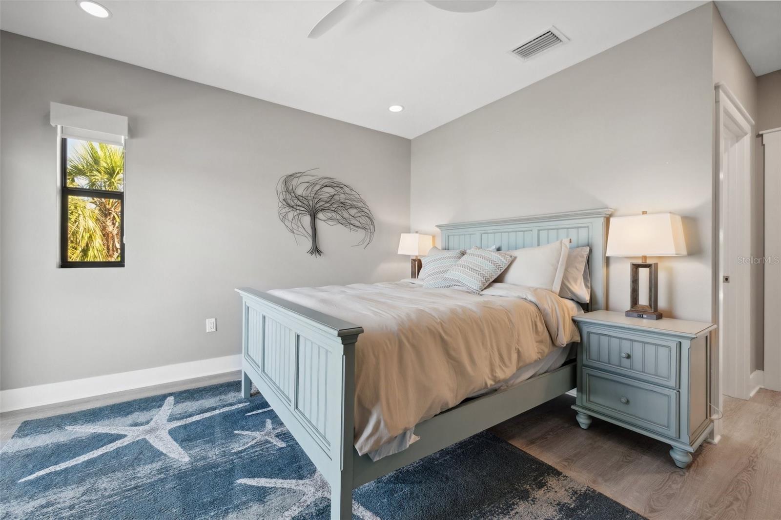 GRIFFITH CAPRI ISLE CONDO - Residential