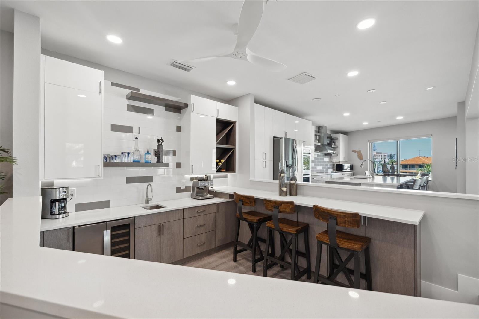 GRIFFITH CAPRI ISLE CONDO - Residential