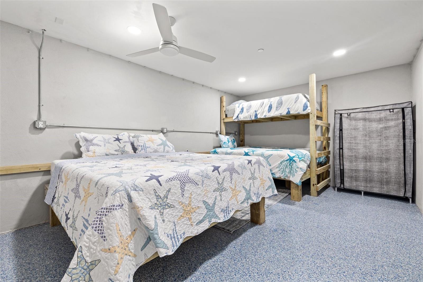 GRIFFITH CAPRI ISLE CONDO - Residential