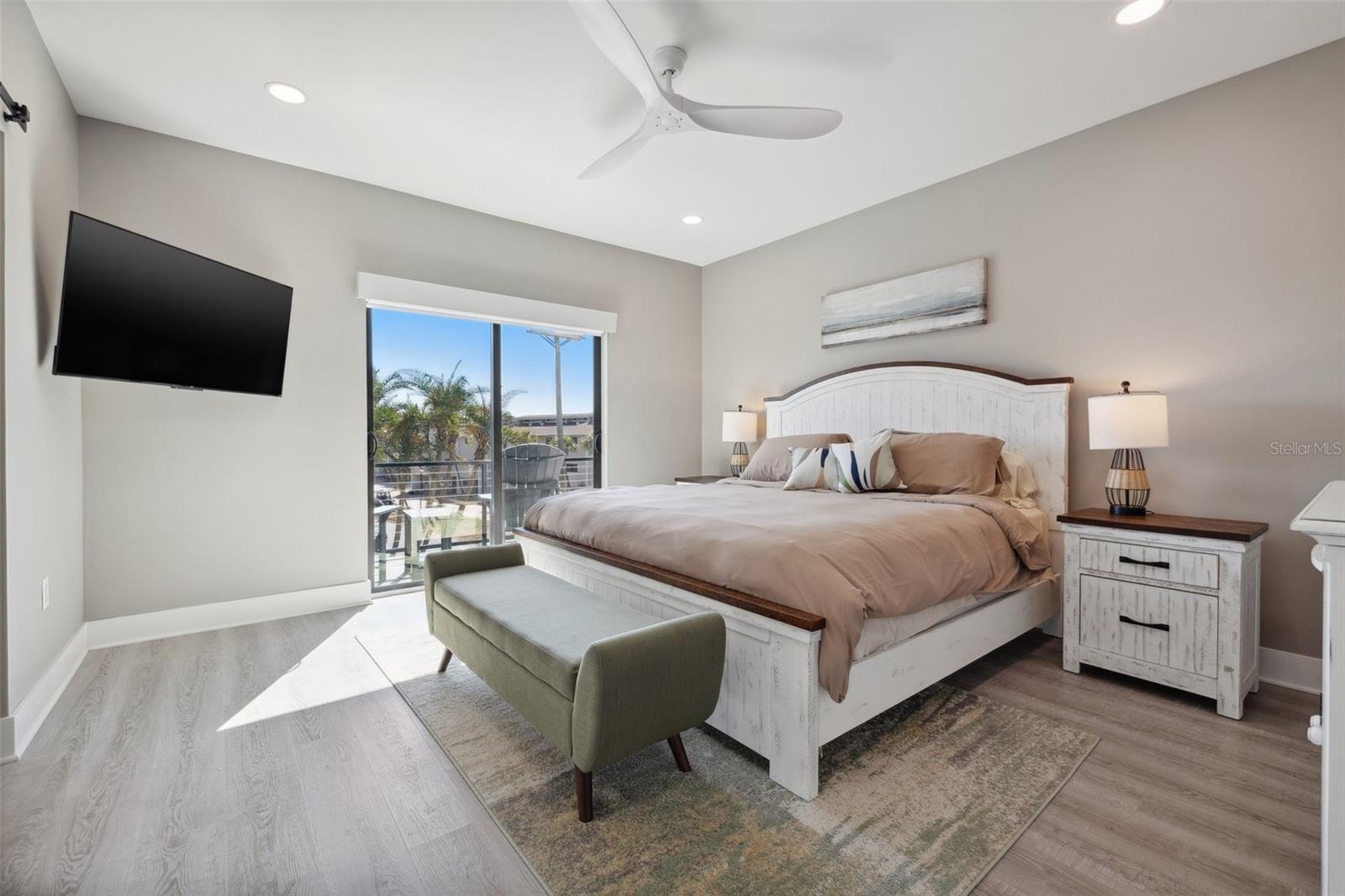 GRIFFITH CAPRI ISLE CONDO - Residential