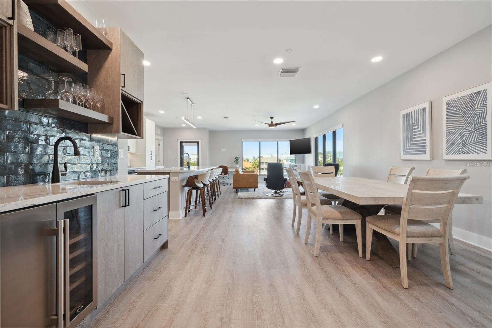 GRIFFITH CAPRI ISLE CONDO - Residential