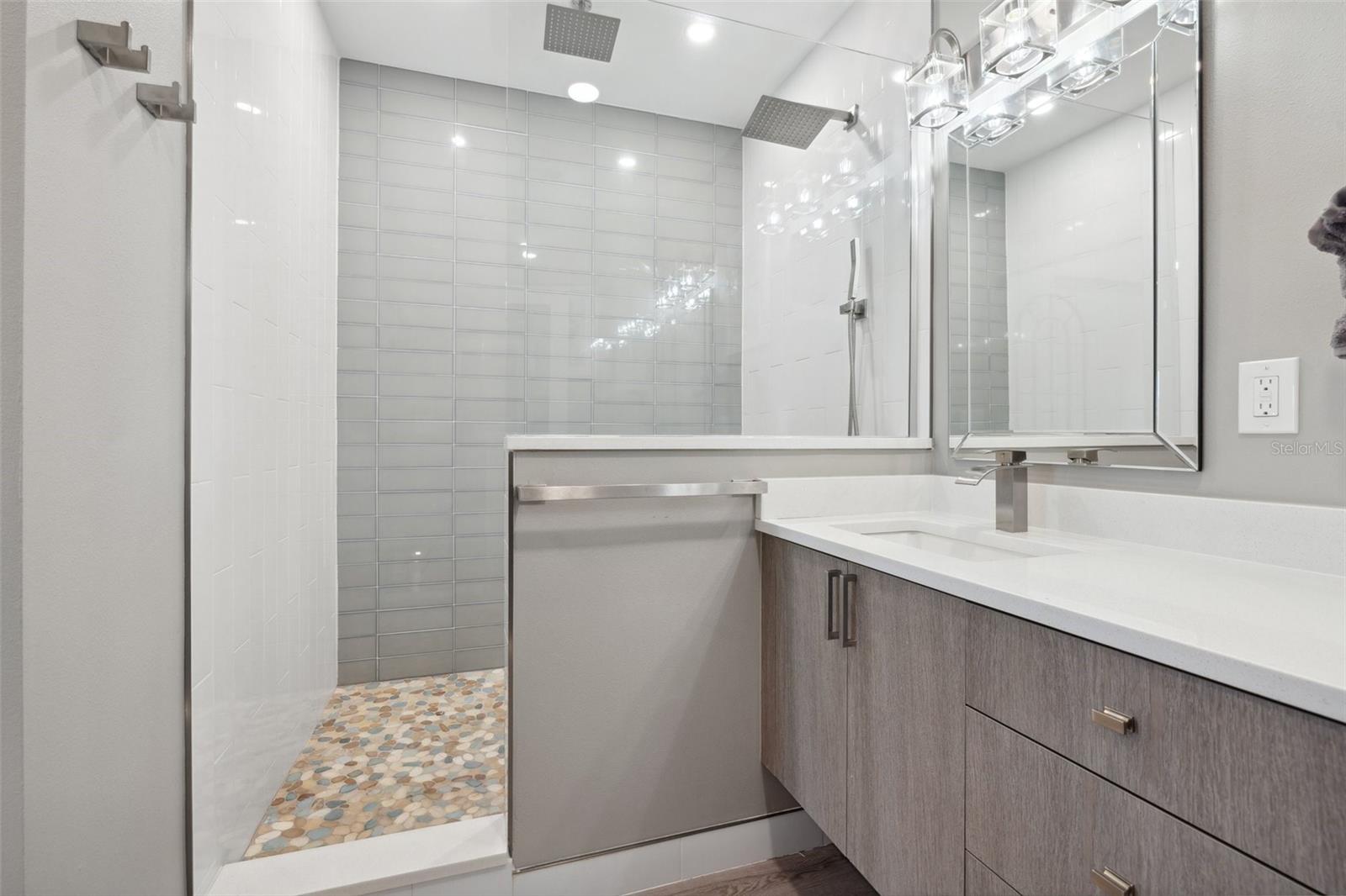 GRIFFITH CAPRI ISLE CONDO - Residential