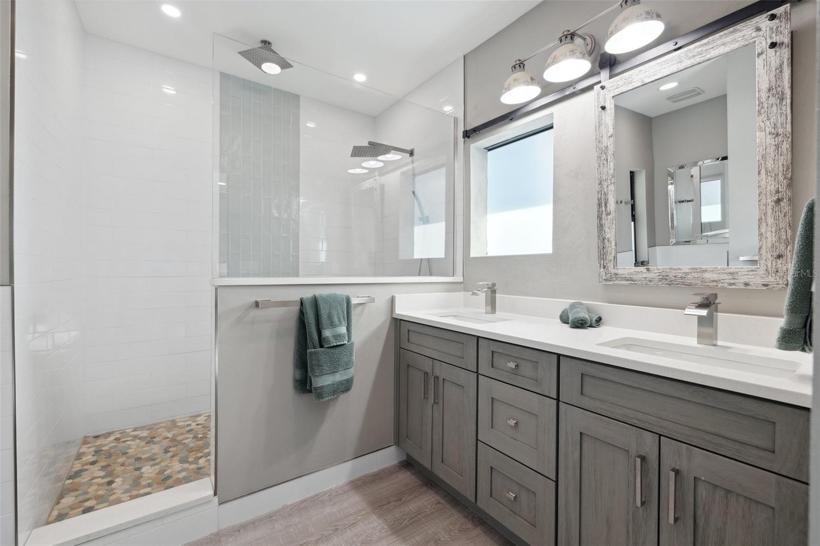 GRIFFITH CAPRI ISLE CONDO - Residential